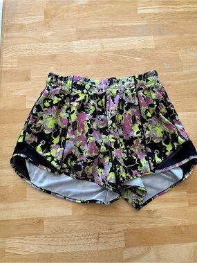 Lululemon hotty hot shorts size 6
